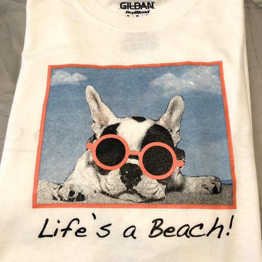 😊 2/$20 Life’s a Beach T-shirt